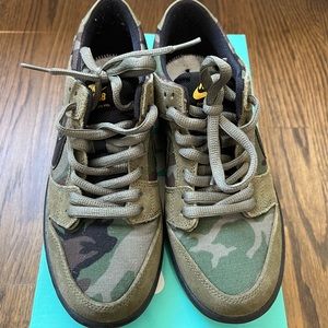 Nike SB Zoom Dunk Low Pro Men’s Sneaker (Size 9) Camo